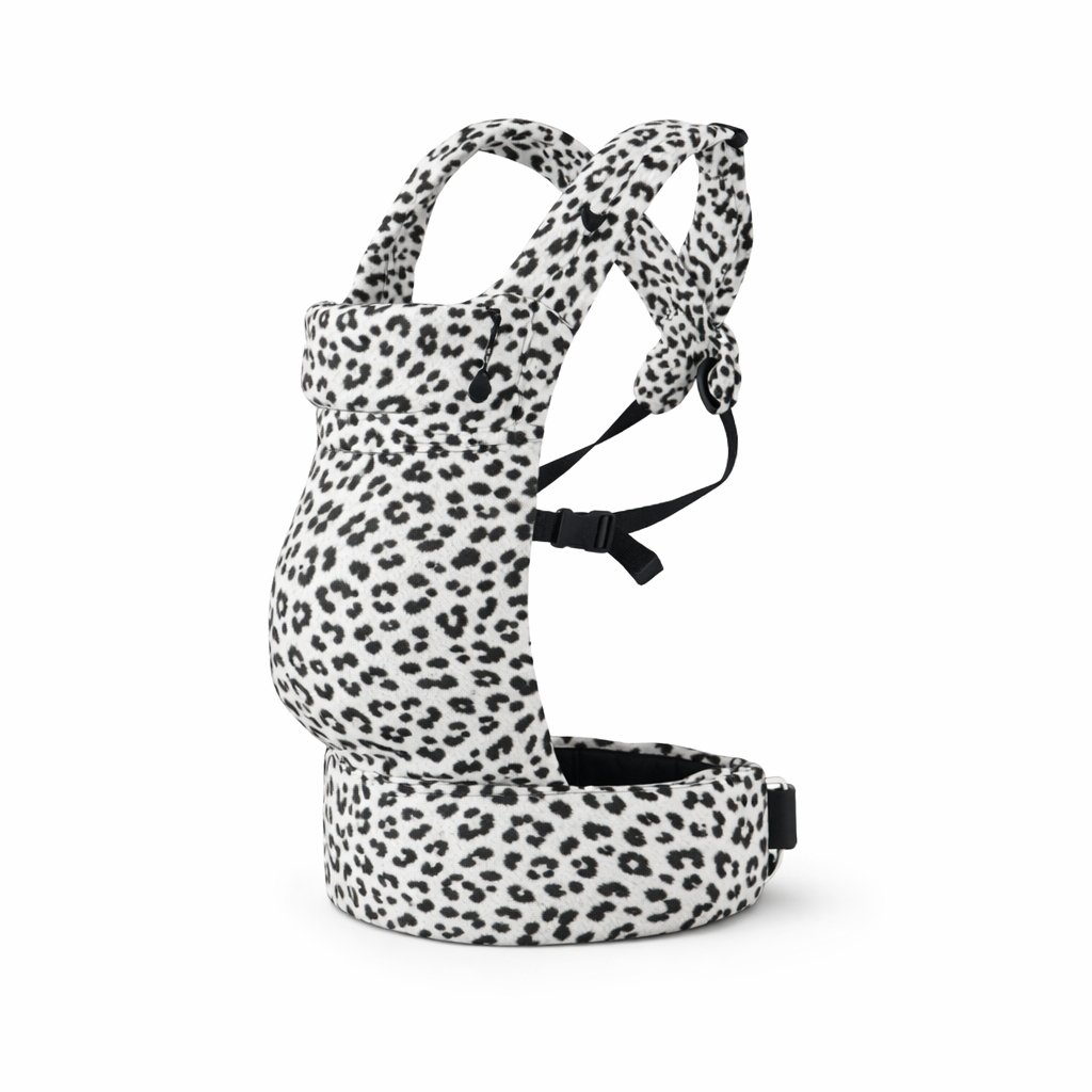 Porte-bebe-physiologique-confortable-maintien-naturel-securise-leopard-blanc